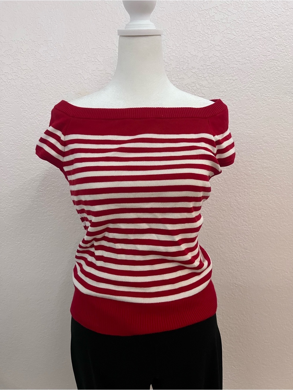 Tommy Hilfiger Off Shoulder Sweater Top Women’s Medium Red White Striped Knit
